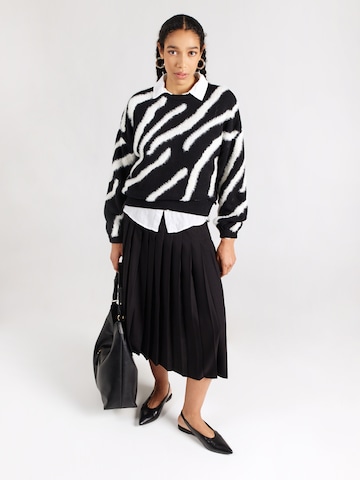 Pulover de la Fabienne Chapot pe negru