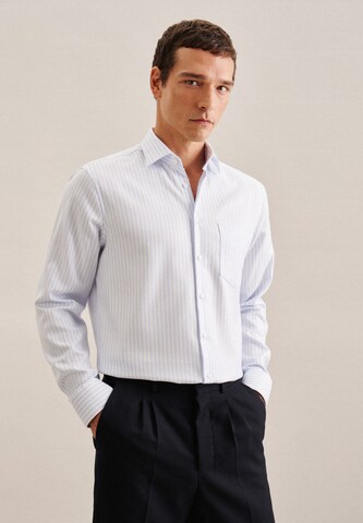 Coupe regular Chemise SEIDENSTICKER en bleu : devant