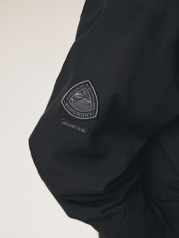 Superdry & Co Talvitakki värissä musta