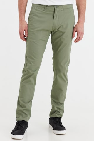 !Solid Regular Chino Pants 'KILIAN' in Green: front