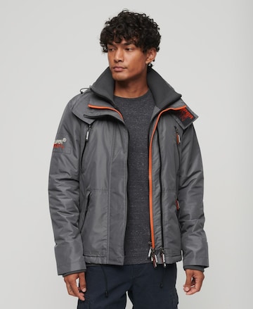 Veste d’hiver Superdry en gris : devant