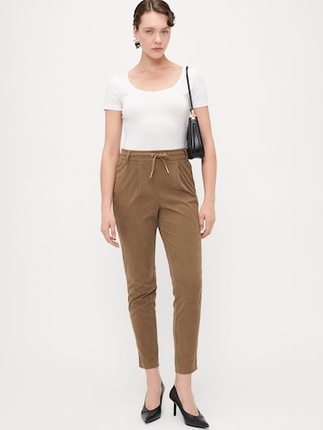 Tapered Pantaloni con pieghe 'ONLPOPTRASH-LIAS' di Only Tall in marrone