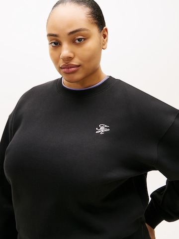Tommy Hilfiger Curve Sweatshirt in Black
