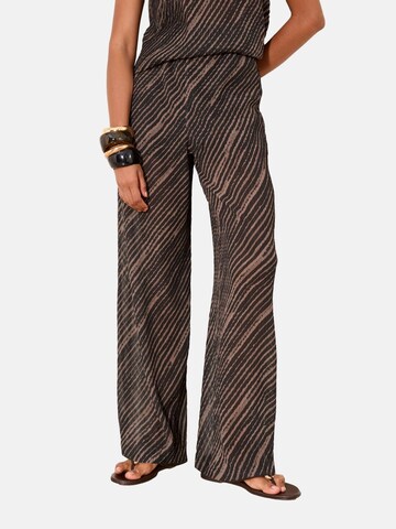 Wide Leg Pantalon Lipsy en noir : devant