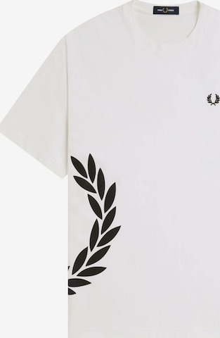 Fred Perry Koszulka 'Camiseta fred perry blanca textured laurel wreath tee' w kolorze biały: przód
