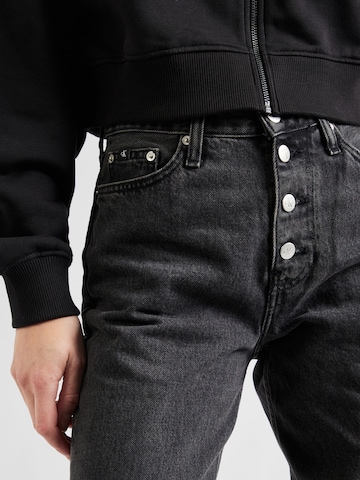 Calvin Klein Jeans Regular Farkut värissä harmaa