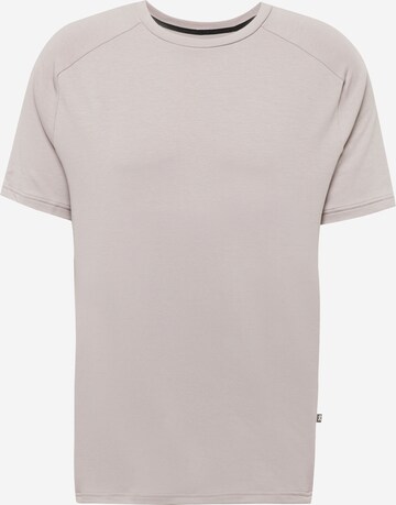 On T-shirt 'Focus' i grå: framsida