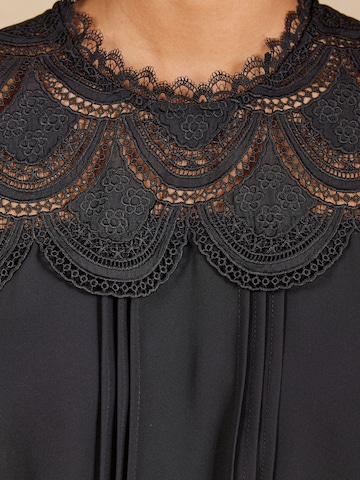 Rochie de la love & roses pe negru