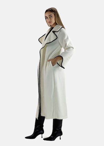 Elara Mantel in Weiß