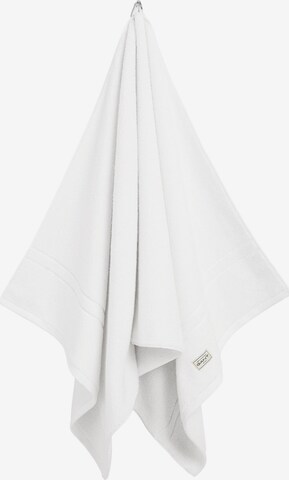 GANT Shower Towel in White: front