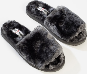 Minnetonka - Pantufa 'Lolo' em cinzento