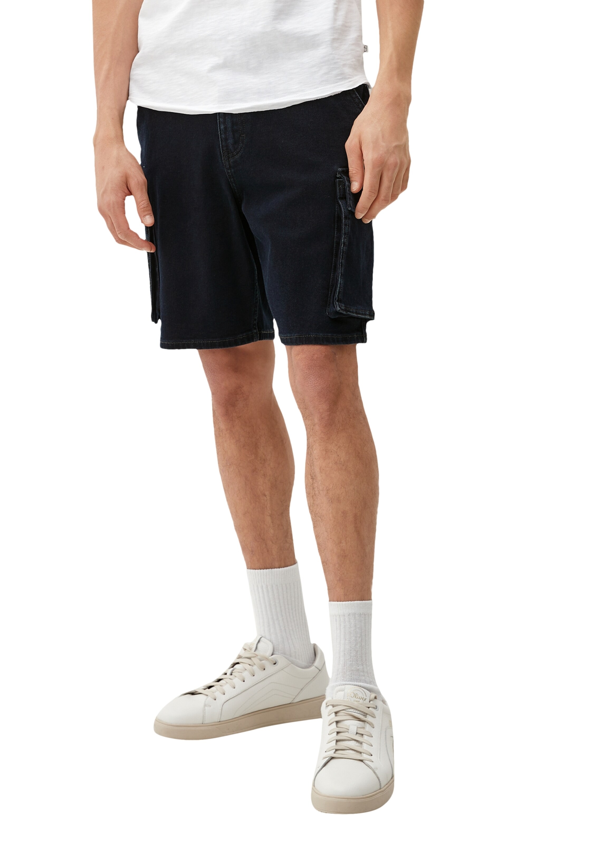 QS Loosefit Shorts in Blau: Vorderseite