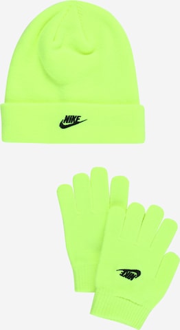 Nike Sportswear Set in Green: front