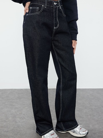 Trendyol Loose fit Jeans in Blue: front