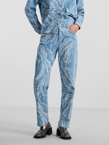 PIECES Regular Jeans 'DITTE' in Blauw: voorkant