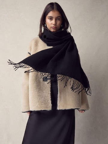 Next - Chal en negro: frente