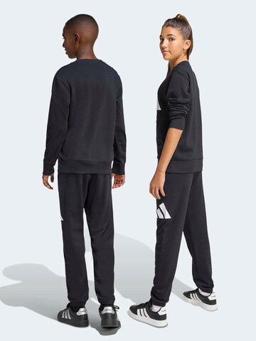 ADIDAS SPORTSWEAR Treenipuku värissä musta