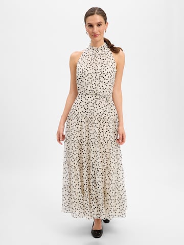 Marie Lund Dress in White: front