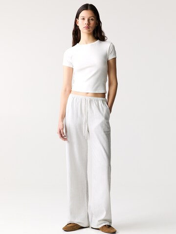Wide leg Pantaloni di Pull&Bear in bianco