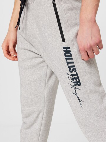 HOLLISTER Tapered Trousers in Grey