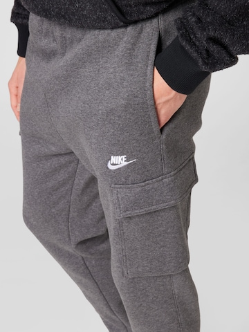 Nike Sportswear Дънки Tapered Leg Карго панталон в сиво