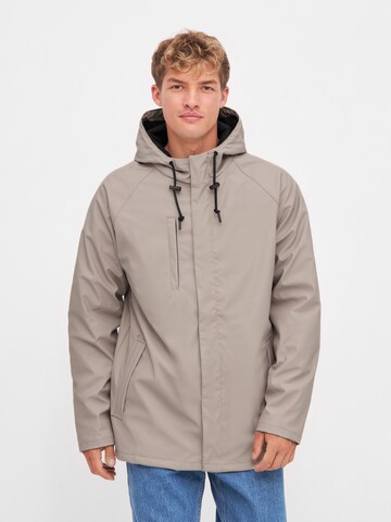 Derbe Regenjacke 'Passby Plain' in Beige: Vorderseite