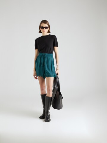 Sublevel Regular Shorts in Grün