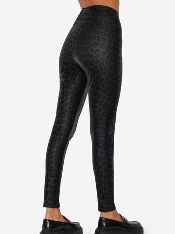 SASSYCLASSY Skinny Hose‌‌‌‌‌‌‌‌ in Schwarz