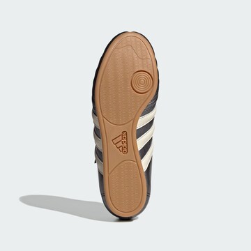 ADIDAS ORIGINALS Slip-ons 'Taekwondo' in Zwart