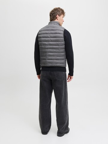 JACK & JONES - Chaleco 'JJEBRADLEY' en gris