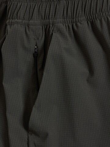 HALO Loosefit Hose in Grau