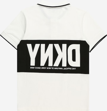 Tricou de la DKNY pe alb