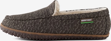 Mocassino 'Eco Elm' di Minnetonka in marrone: frontale