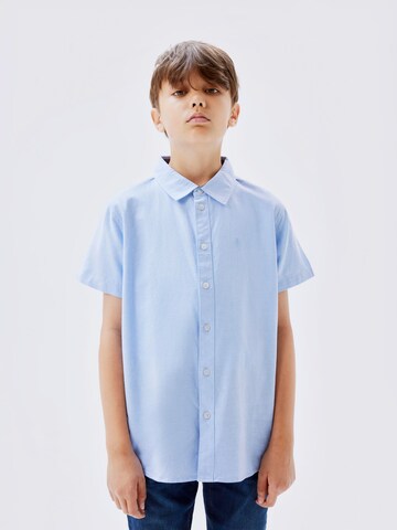 Coupe regular Chemise 'Newsa' NAME IT en bleu : devant