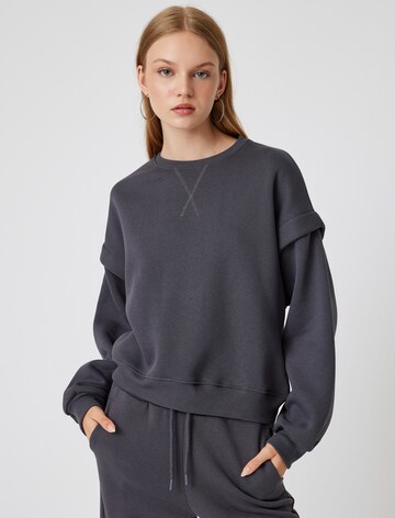 Koton Sweatshirt in Grijs: voorkant