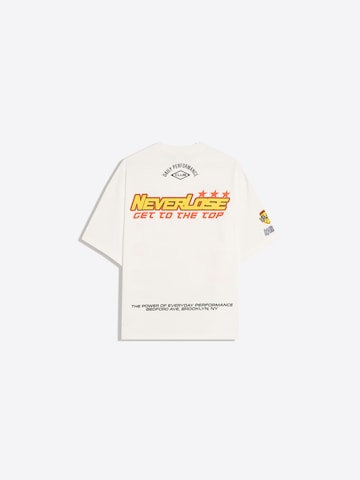 Bershka Tričko 'RACING' - Biela