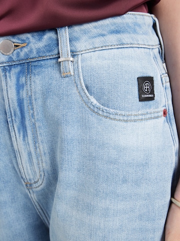 Barrel Jean 'YOANA' Elias Rumelis en bleu