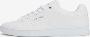 Baskets basses TOMMY HILFIGER en blanc : devant