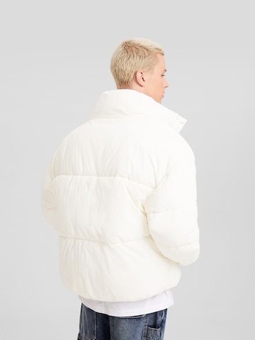 Bershka Winterjacke in Gelb