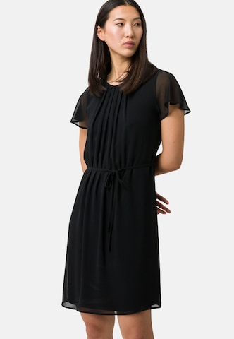 zero Chiffonkleid mit Bunfalten und Bindegürtel in Schwarz: predná strana