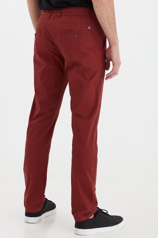 !Solid Regular Chinohose 'KILIAN' in Rot