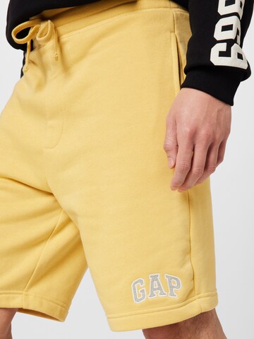 regular Pantaloni di GAP in giallo