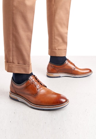 LLOYD - Zapatos con cordón 'GARCIA' en marrón: frente