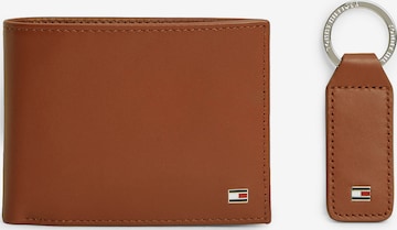 TOMMY HILFIGER Set: Portemonnaie und Schlüsselanhänger in Braun: Vorderseite