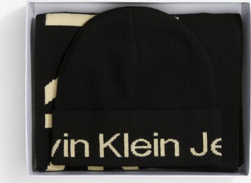 Calvin Klein Jeans Beanie in Black