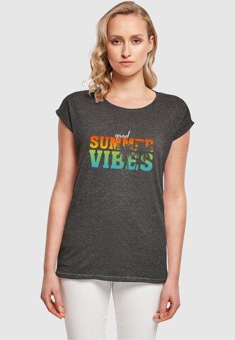 Merchcode T-Shirt 'Good Summer Vibes' in Grau: predná strana