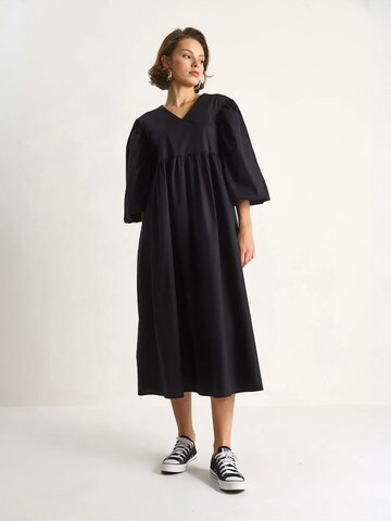 Bianco Lucci Kleid in Schwarz: Vorderseite