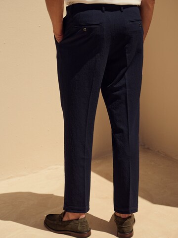 Coupe slim Pantalon à plis Next en bleu