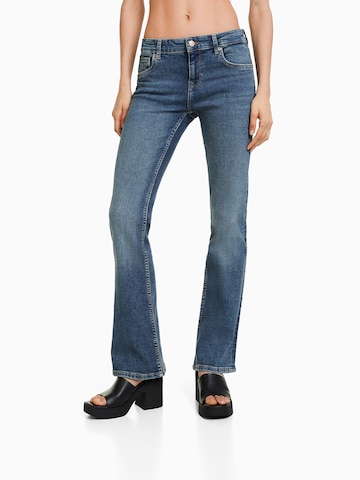 Bershka Boot cut Jeans in Blue: front