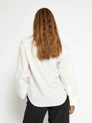 T-shirt 'Vilma' Peppercorn en blanc